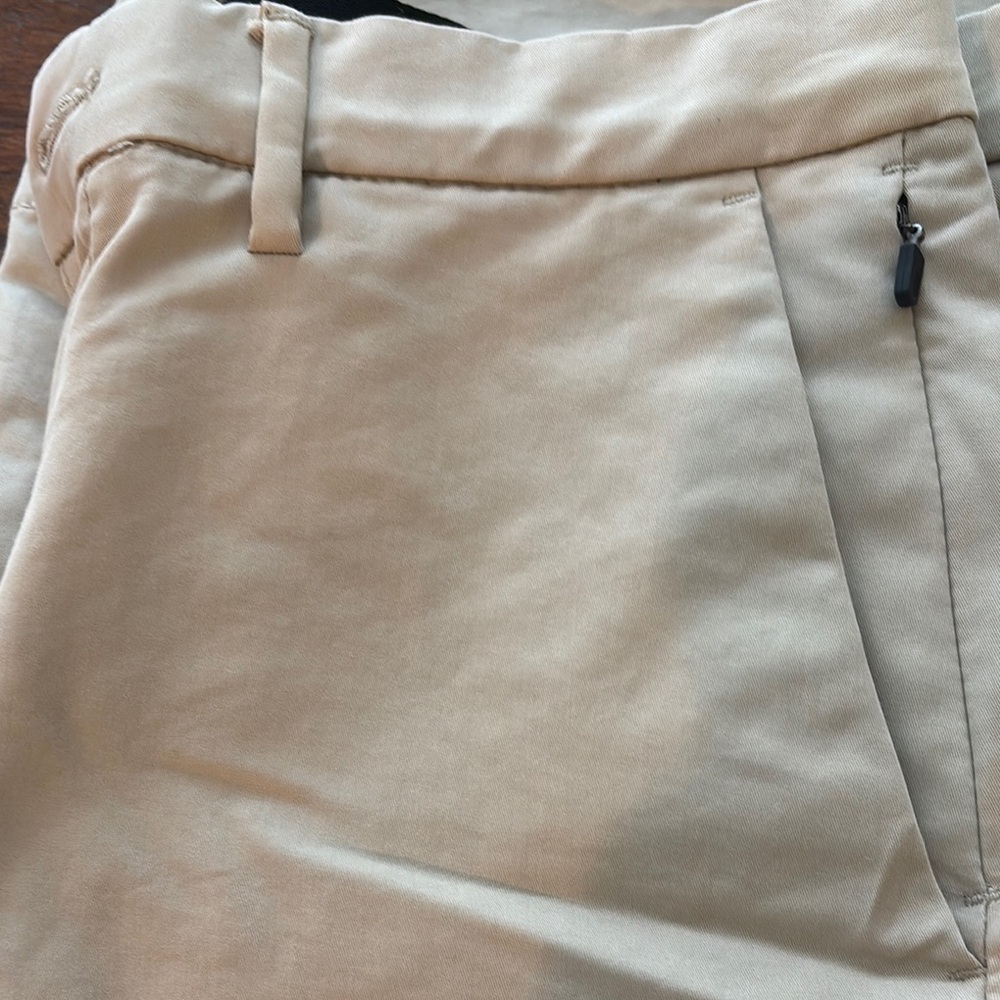 Old Navy Men's Tan Shorts